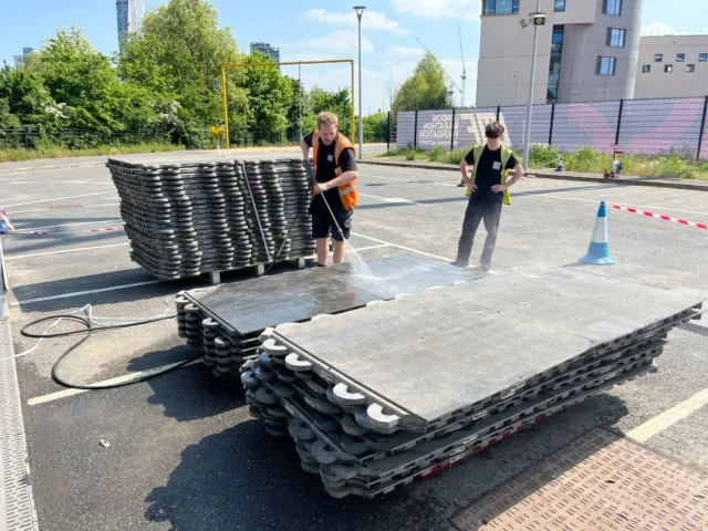 Crew on site at another of our regular venues, London Stadium.
With the sun out, it’s the perfect time for a bit of outdoor graft! Pressure washing panels and getting things ready ahead of upcoming events.
.
#fivestarcrew #crewcompany #wemakeevents #events #eventindustry #eventprofs #crewing #eventprofsuk #eventlife #eventservices #workwithus
