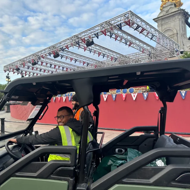 🇬🇧Proud to be part of the team behind the VE Day 80 commemorations in Green Park, supporting @identityglobal in delivering such a significant national event.

Crew in show blacks supported the main stage on the Queen Victoria Memorial, while the wider team assisted with infrastructure, technical support and plant operations across the full VE Day 80 parade route. From Hyde Park and The Mall, to Buckingham Palace, Trafalgar Square and Parliament Square.

A great effort from everyone involved!
.
#fivestarcrew #crewcompany #wemakeevents #events #eventindustry #eventprofs #identityglobal